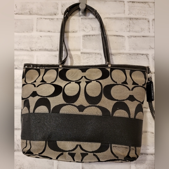 Coach Signature Crossgrain Purse - Picture 2 of 6